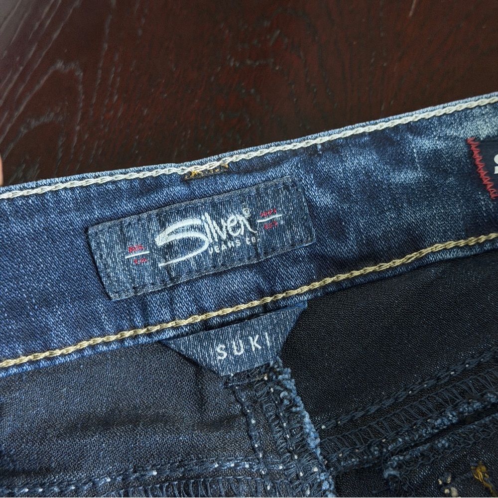 Silver 29 Suki Dark Wash Super Stretch Mid Boot Jeans - Picture 7 of 9